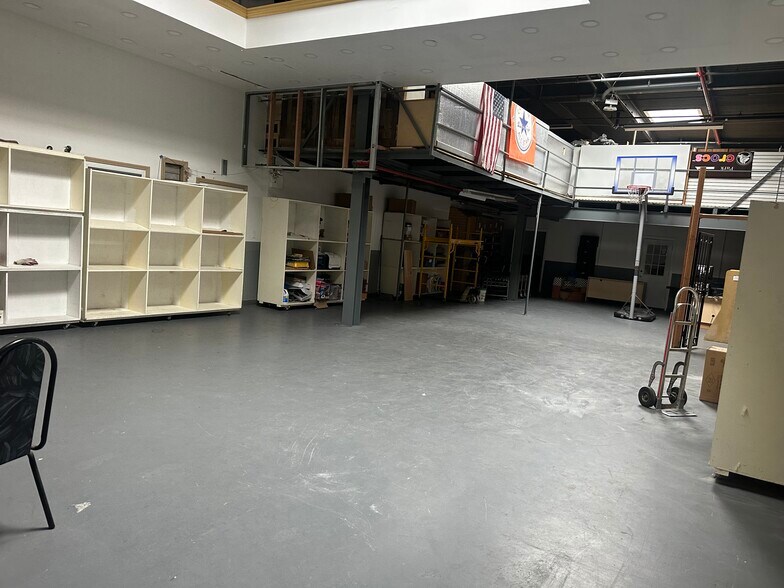 More Photos Of 4532 162nd St, Flushing Warehouse For Lease