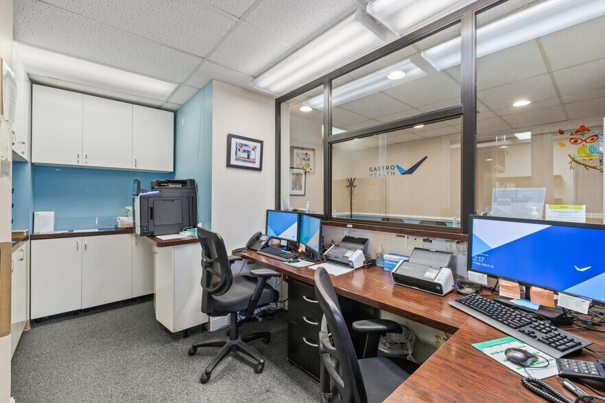 More Photos Of 2616 Sherwood Hall Ln, Alexandria Medical For Sale