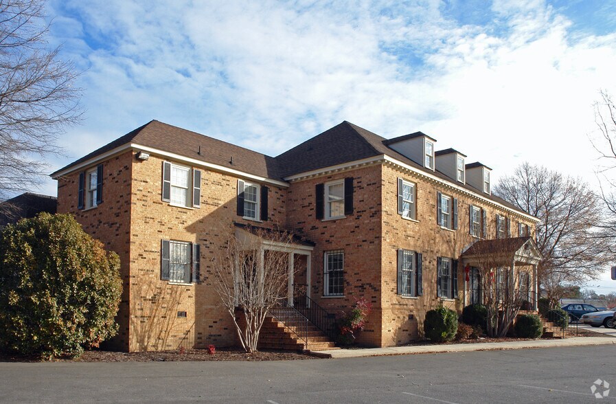 More Photos Of 21 Walnut Blvd, Petersburg Office For Lease