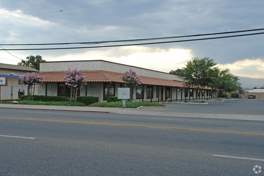 More Photos Of 724 N Ben Maddox Way, Visalia Office For Lease