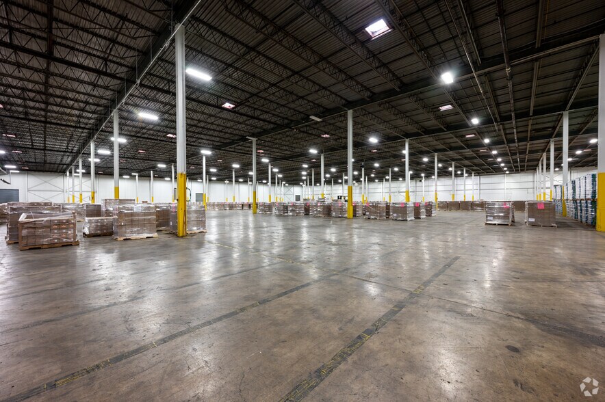 More Photos Of 221 S Franklin Rd, Indianapolis Warehouse For Lease