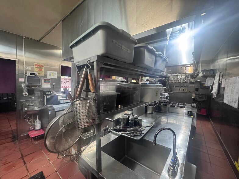 More Photos Of 1601 Sawtelle Blvd, Los Angeles Storefront Retail Office For Lease