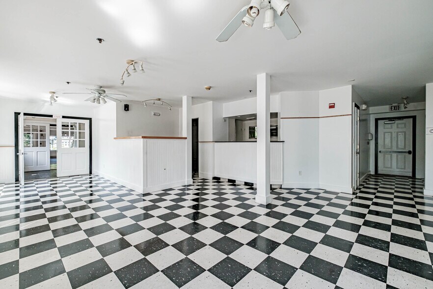 More Photos Of 309 Shore Rd, Ogunquit Storefront Retail Office For Lease