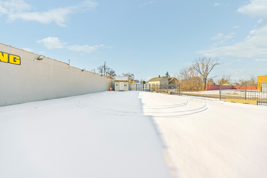 More Photos Of 10333 Gratiot Ave, Detroit Land For Sale