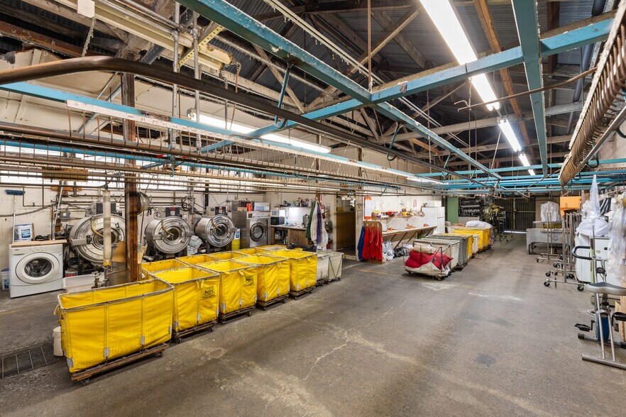 More Photos Of 705 37th St, Oakland Warehouse For Sale