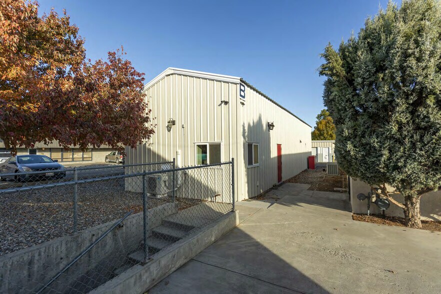 More Photos Of 5428 W Clearwater Ave, Kennewick Storefront Retail Office For Lease