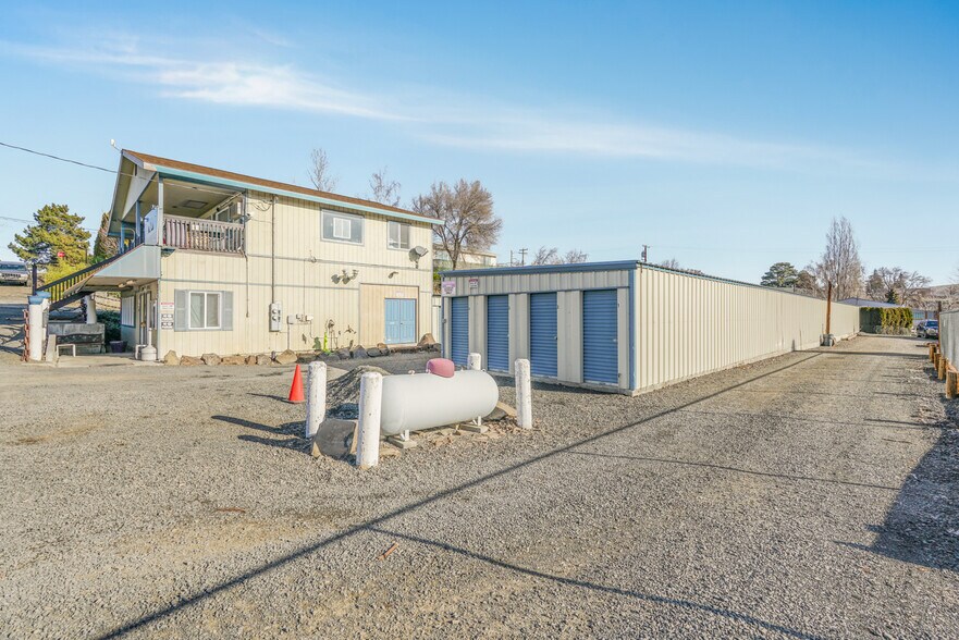 More Photos Of 50 NE Akin St, Dufur Self Storage For Sale
