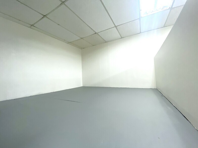 More Photos Of 1100-1106 S Los Angeles St, Los Angeles General Retail For Sale