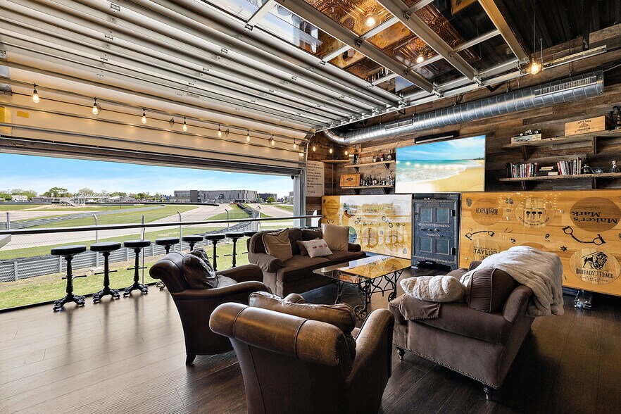 More Photos Of 148 Pit Ln, Pontiac Parking Garage For Sale