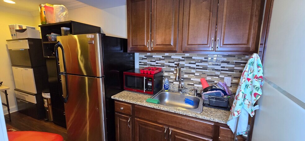 More Photos Of 7201-7211 Hanover Pky, Greenbelt Office Residential For Lease