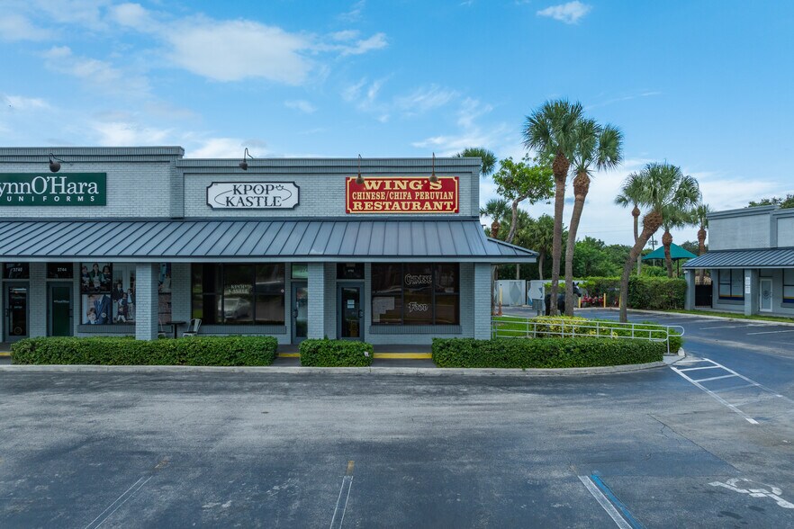 More Photos Of 3700-3788 Davie Rd, Davie Unknown For Lease