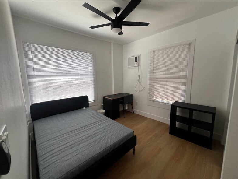 More Photos Of 2101 Bonsallo Ave, Los Angeles Apartments For Sale