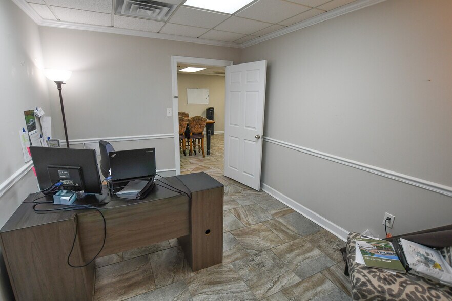 More Photos Of 2610 SW 6th St, Huntsville Warehouse For Lease