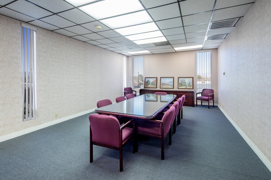 More Photos Of 844 E Sahara Ave, Las Vegas Loft Creative Space For Lease