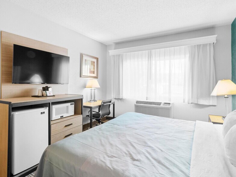 More Photos Of 15150 Brighton Rd, Brighton Hotel For Sale