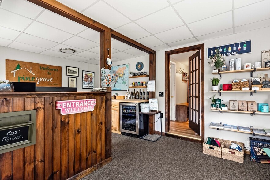 More Photos Of 2076 Atlantic Hwy, Lincolnville Hotel For Sale