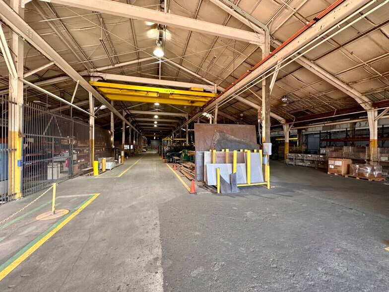 More Photos Of 5306 Clinton Dr, Houston Manufacturing For Lease