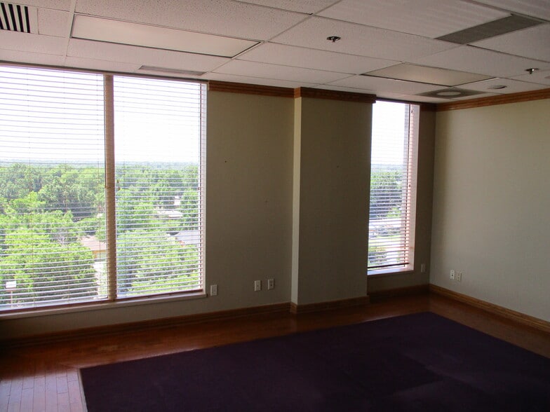 More Photos Of 1900 NW Expressway, Oklahoma City Office For Lease