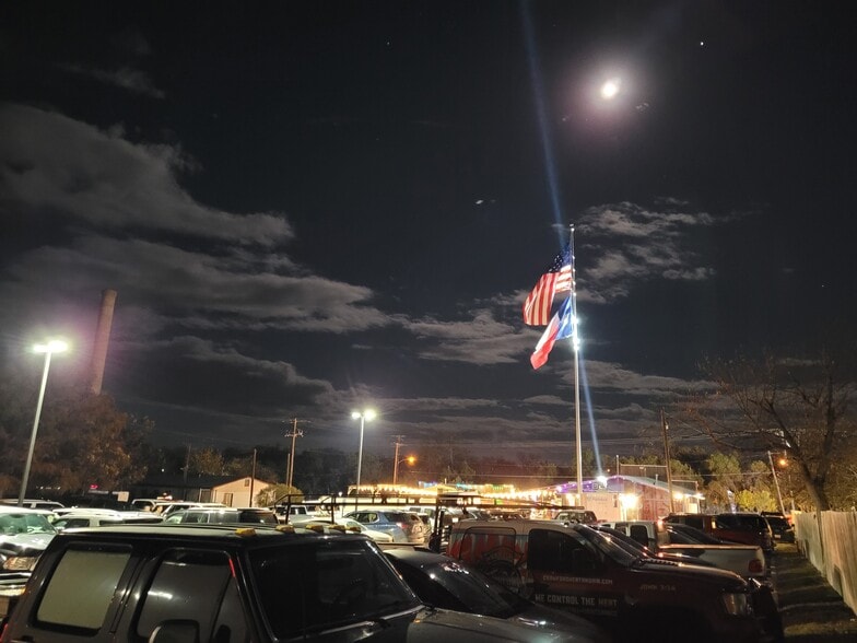 More Photos Of 1119 N Main St, Taylor Convenience Store For Sale