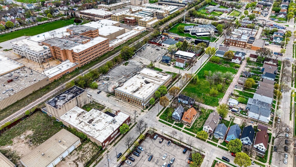 More Photos Of 3000 W Clarke St, Milwaukee Warehouse For Sale