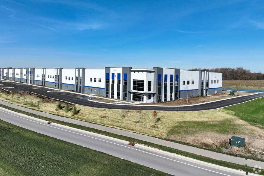 More Photos Of 20220 Fenside Crossing, Westfield Distribution For Lease