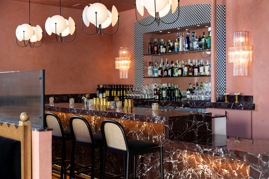 More Photos Of 115 S Fairfax Ave, Los Angeles Hotel For Lease