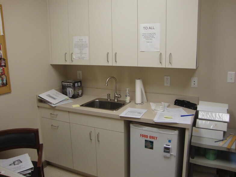 More Photos Of 167 Main St, Metuchen Medical For Lease