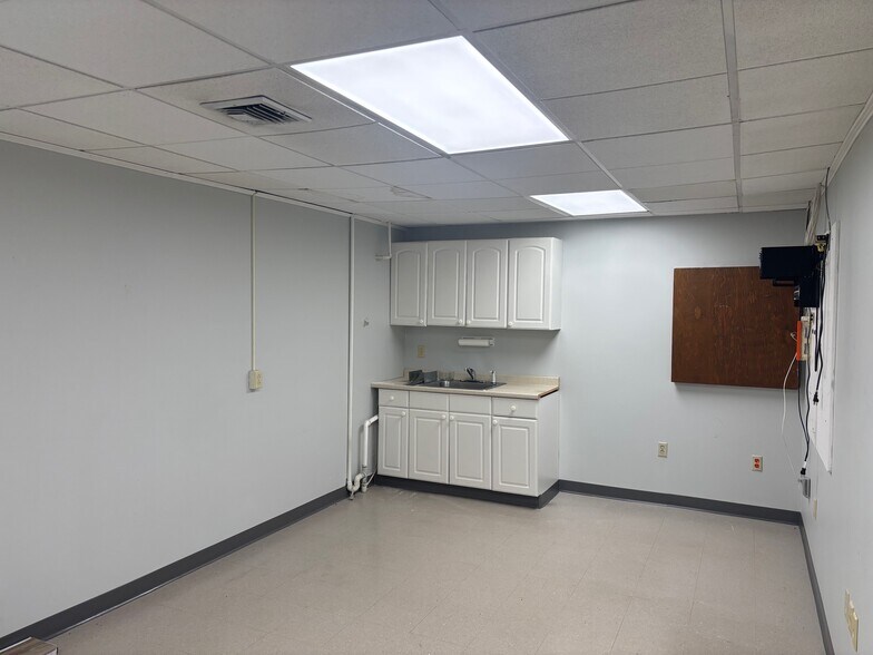 More Photos Of 74-100 Bridge St, East Windsor Storefront For Lease