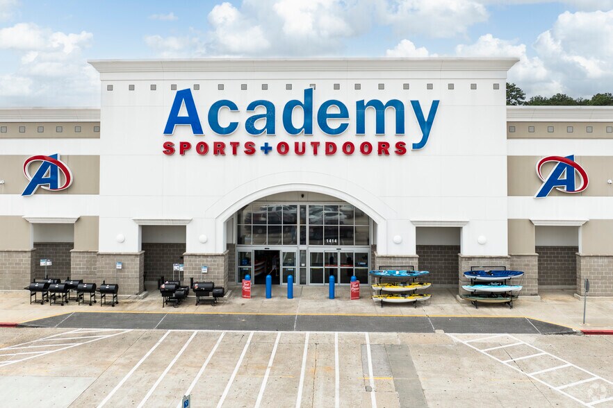 More Photos Of 1400-1424 N Loop 336 W, Conroe Unknown For Lease