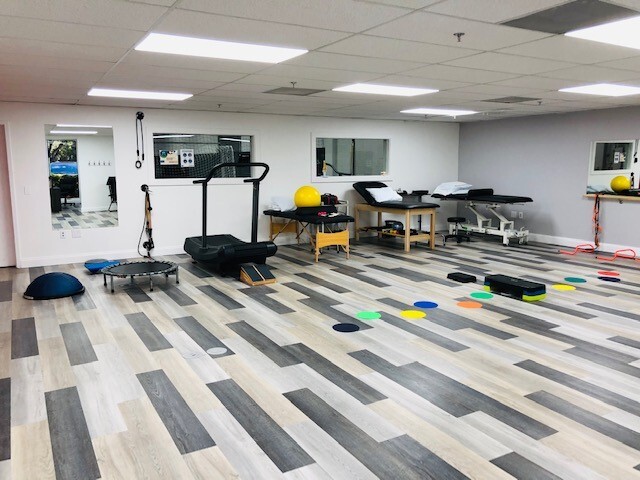 More Photos Of 312-384 S Military Trl, Deerfield Beach Light Distribution For Lease