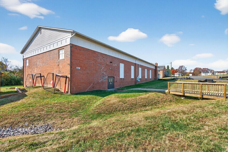 More Photos Of 9858 Fairmont Ave, Manassas Religious Facility For Lease