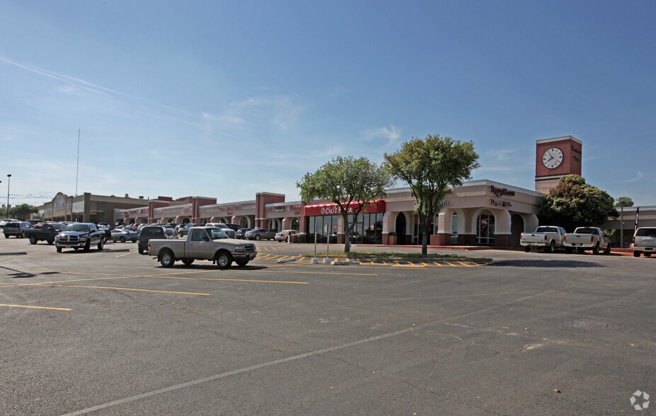 More Photos Of 4400 Little Rd, Arlington Unknown For Lease