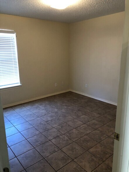 More Photos Of 701 Champion Pl, Texarkana Multifamily For Sale