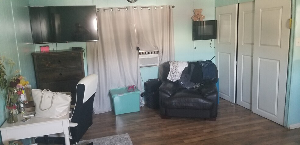 More Photos Of 2435 S K St, Tulare Bar For Sale