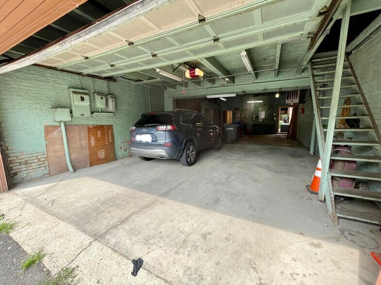 More Photos Of 14 2nd St, Troy Storefront Retail Residential For Lease