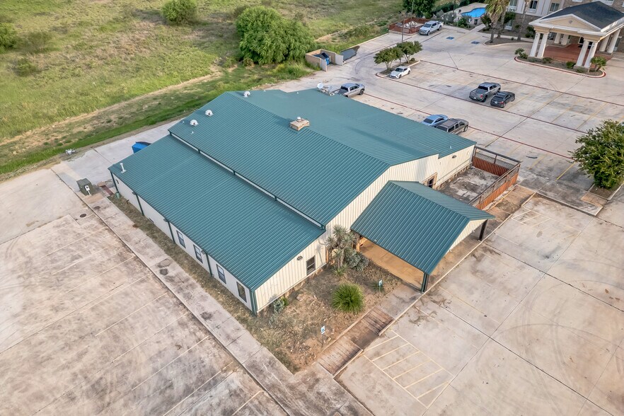 More Photos Of 410 S Interstate 35, Pearsall Storefront Retail Office For Lease