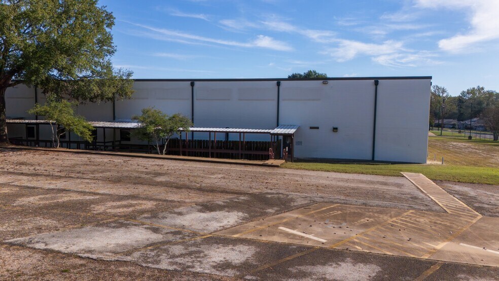More Photos Of 806 Willowcreek Dr, Jacksonville Warehouse For Lease