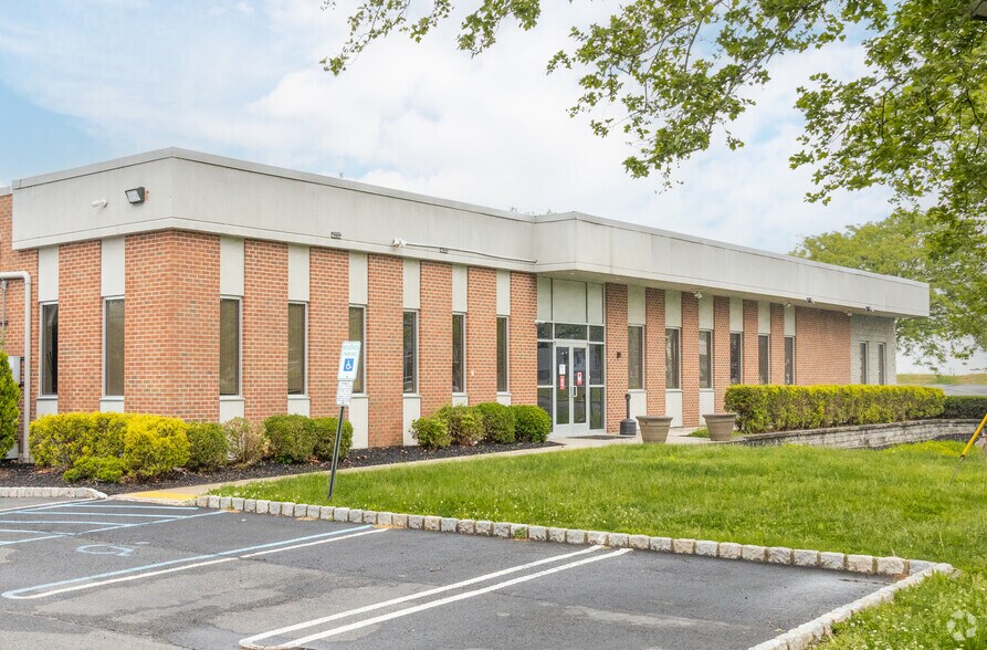 Primary Photo Of 10 Fadem Rd, Springfield Warehouse For Lease
