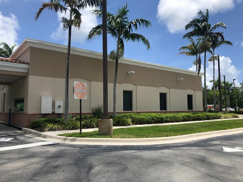 More Photos Of 690-698 Yamato Rd, Boca Raton Unknown For Lease