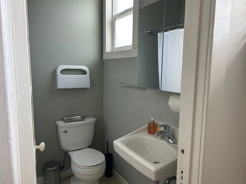More Photos Of 4379 Piedmont Ave, Oakland Storefront Retail Residential For Lease