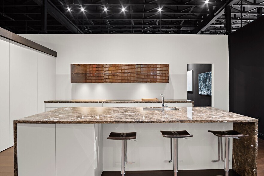 More Photos Of 47 Newbury St, Peabody Freestanding For Lease