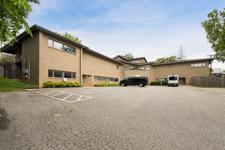 More Photos Of 90 Asheland Ave, Asheville Medical For Sale
