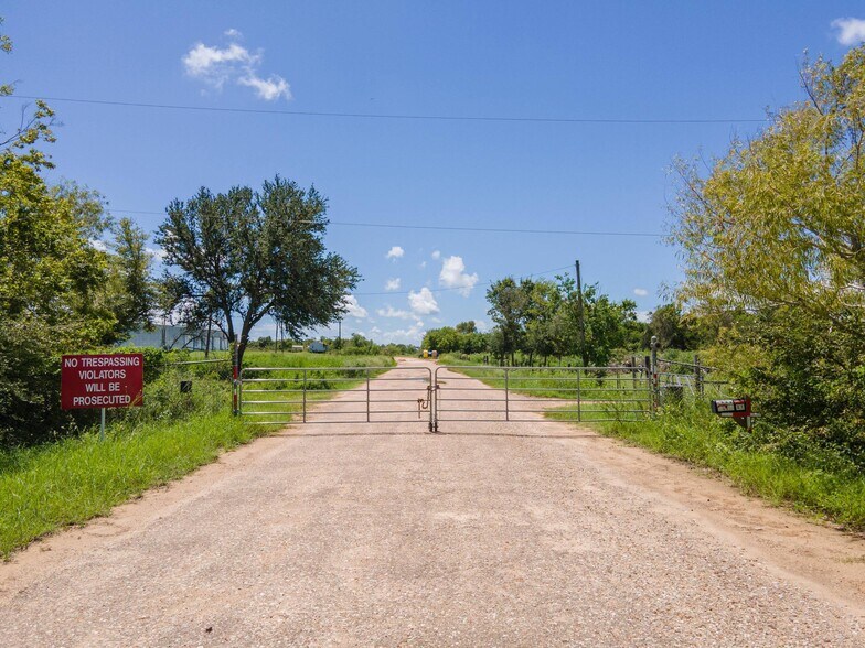 Primary Photo Of 5729 Texas st, Hitchcock Industrial For Lease