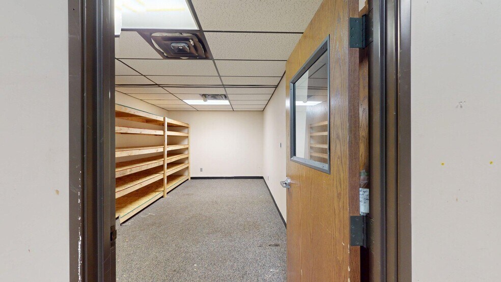 More Photos Of 2109 N Yellowood Ave, Broken Arrow Light Distribution For Lease