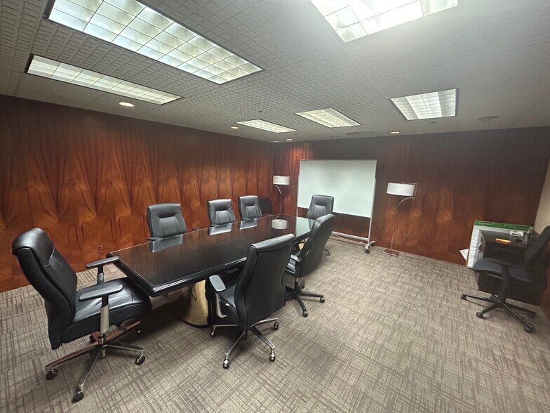 More Photos Of 705 Maple St, Bristol Manufacturing For Sale