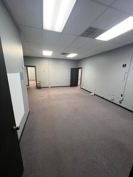 More Photos Of 2522 Scottsville Rd, Bowling Green Storefront For Lease