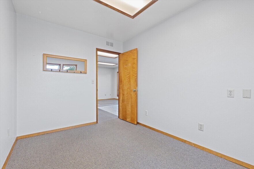 More Photos Of 1140 Ne Highway 101, Lincoln City Office For Sale