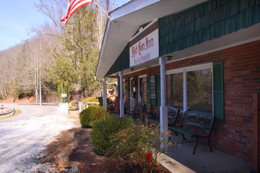 Primary Photo Of 4259 Pickens Hwy, Rosman Hospitality For Lease