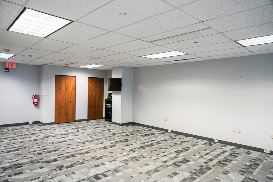 More Photos Of 1 Penn Center Blvd, Pittsburgh Unknown For Lease