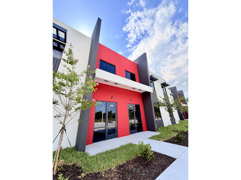 More Photos Of 3929 Pipkin Rd, Lakeland Warehouse For Lease